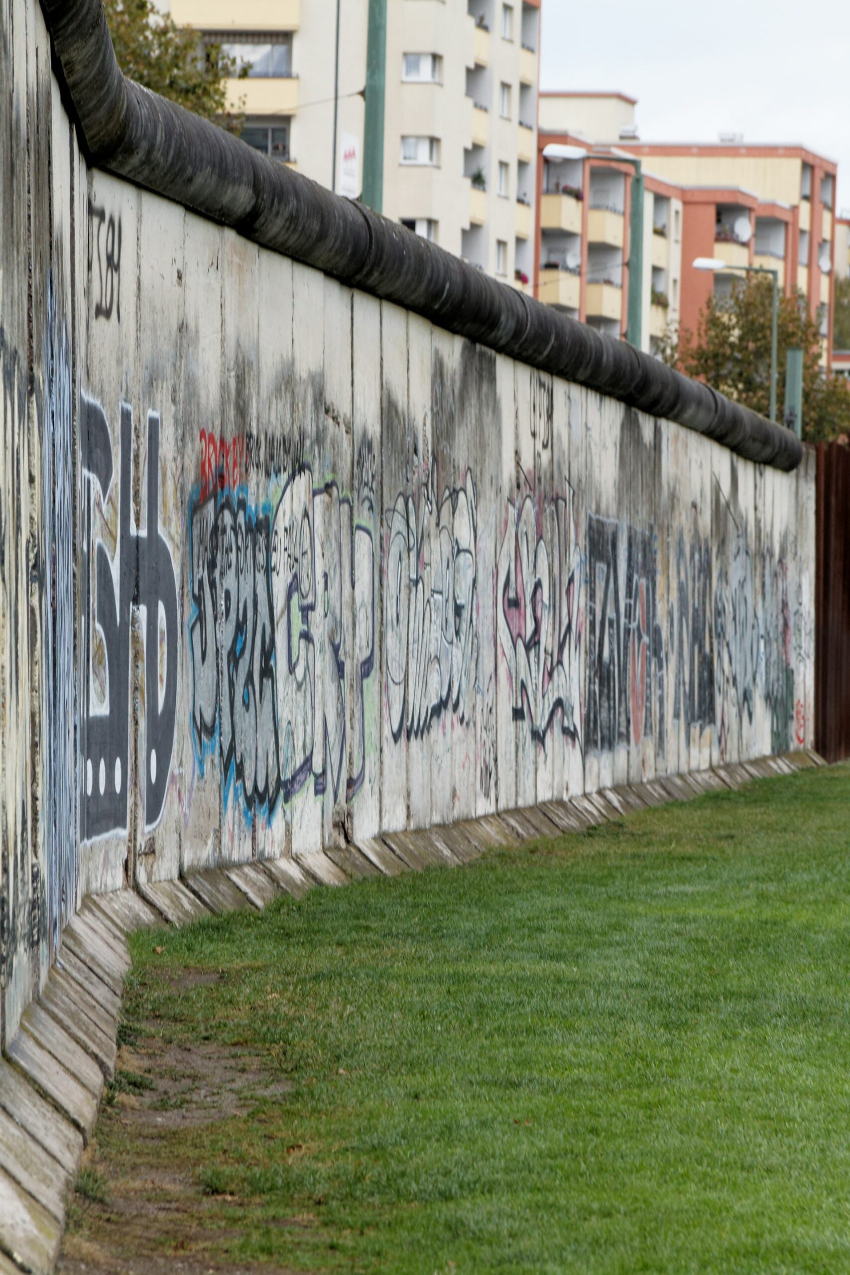 The Rise and Fall of the Berlin Wall: A Comprehensive Historical Guide